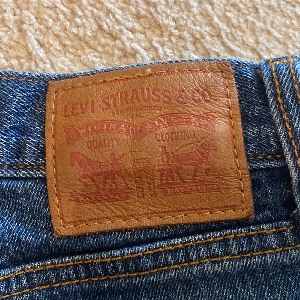Levi High Rise denim shorts - Picture 3 of 4